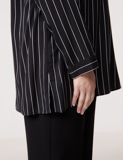 Blouse with a stripe pattern