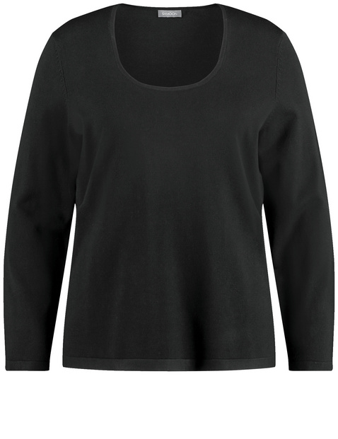 Figure-defining basic fine knit jumper