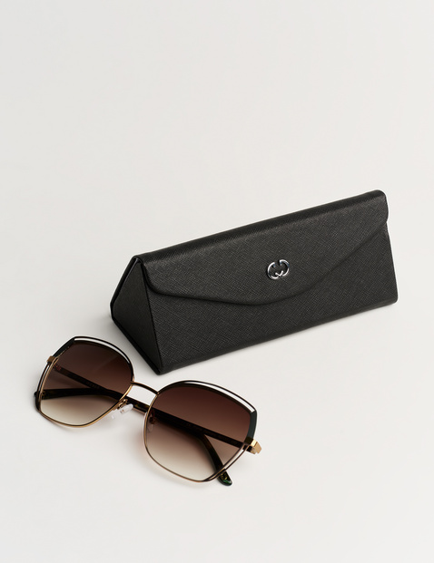 Sonnenbrille im Retrolook