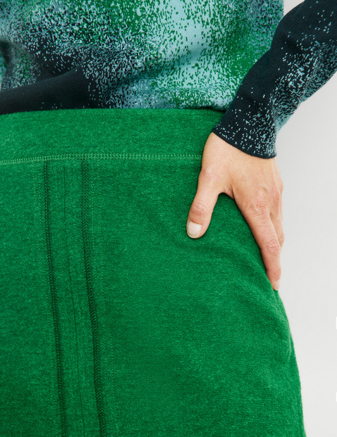 Short skirt with wool and decorative topstitched seams in Green