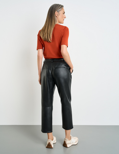 City-style 7/8-length faux leather trousers in Black
