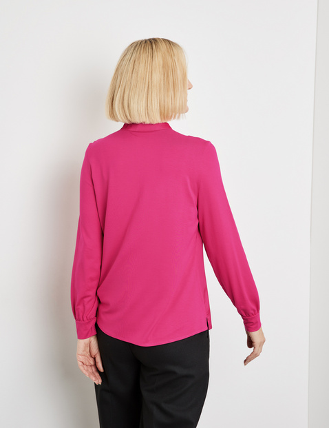 Blouse top with a button placket and stand-up collar in Pink