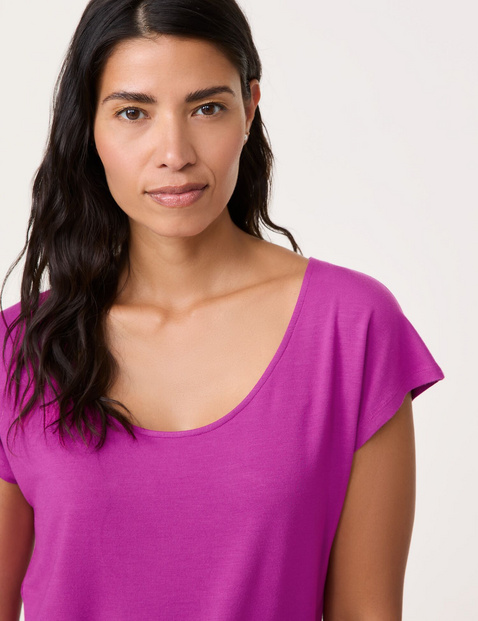 Casual T-shirt with a cowl neckline