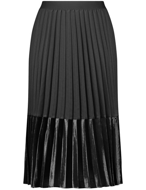 Flowing pleated skirt with a set-in velvet section in Black