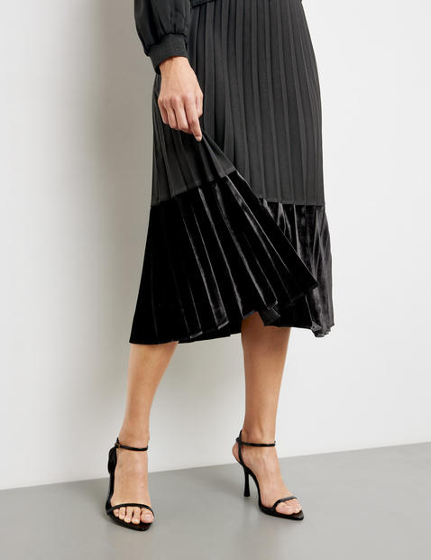 Black velvet pleated outlet skirt