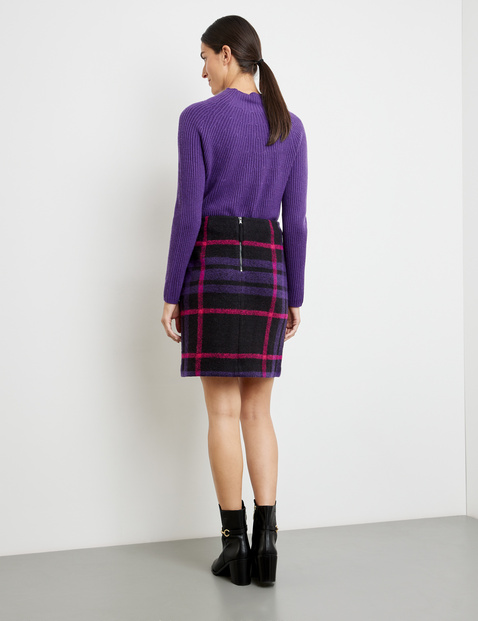Short skirt with large checks and a percentage of wool in Black