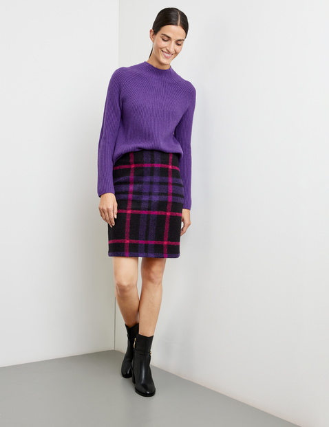 Short skirt with large checks and a percentage of wool in Black