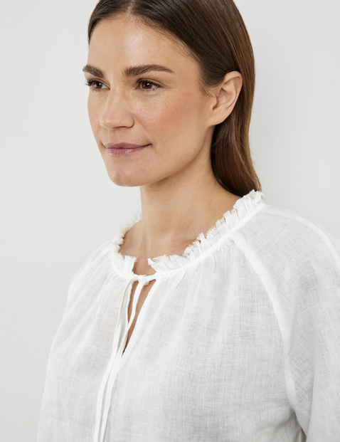 Blouse with 3/4-length sleeves and a frilled collar