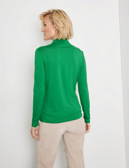 green long sleeve turtleneck