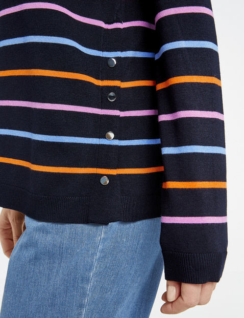 Jumper with a multi-coloured pattern
