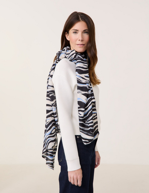 Sustainable scarf with an all-over pattern