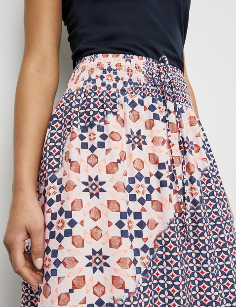 Patterned midi skirt with a stretch waistband