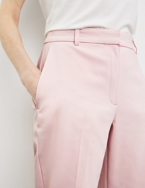 Elegant trousers with pressed pleats