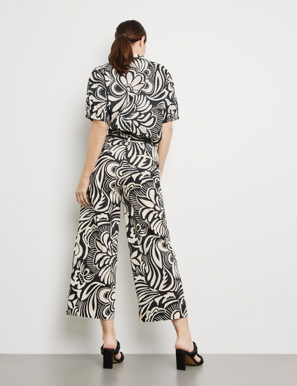 Broek met motief en koordje