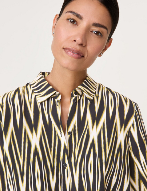 Long blouse with an ikat print