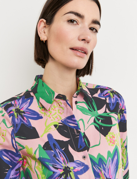 Floral blouse with an elongated back