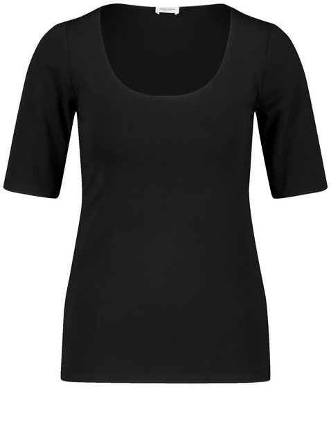 Top with mid-length sleeves and a wide neckline