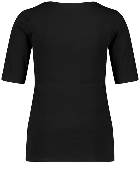 Top with mid-length sleeves and a wide neckline