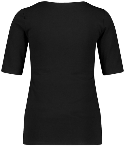 Top with mid-length sleeves and a wide neckline
