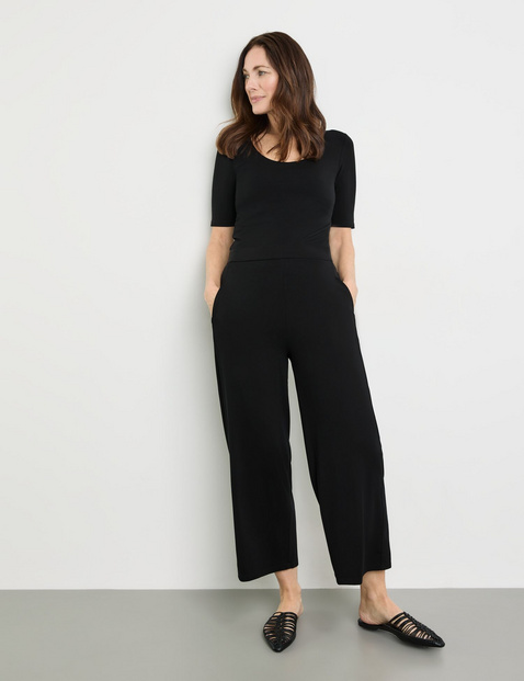 Top with mid-length sleeves and a wide neckline