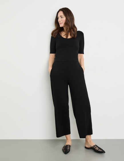 Top with mid-length sleeves and a wide neckline