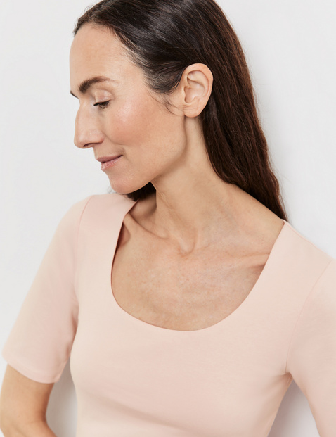 Top with mid-length sleeves and a wide neckline