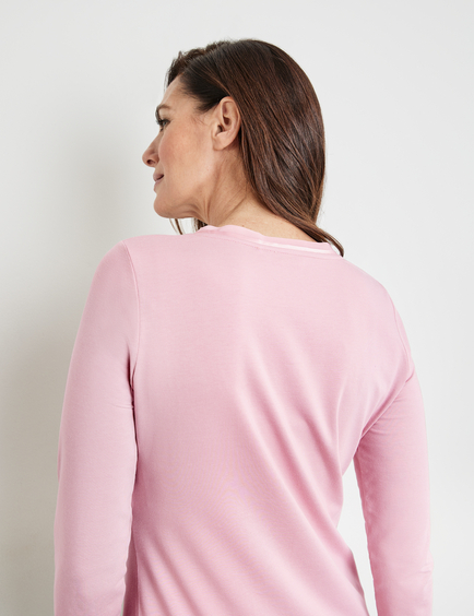 Langarmshirt mit satinierter Ausschnittblende in Pink | GERRY WEBER