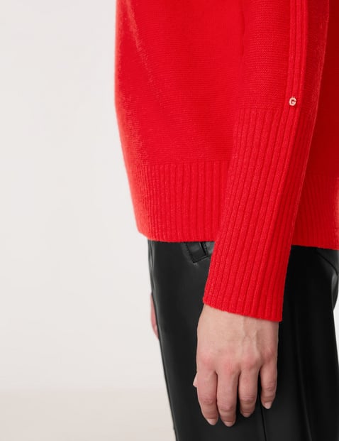 Knitted jumper with wool