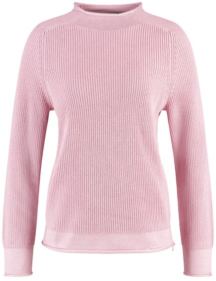 Sustainable knitted jumper with a side slit