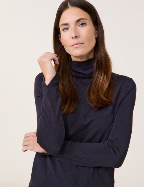 Polo neck jumper with sleeve vents