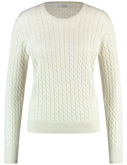 Sustainable knitted jumper with a cable knit pattern