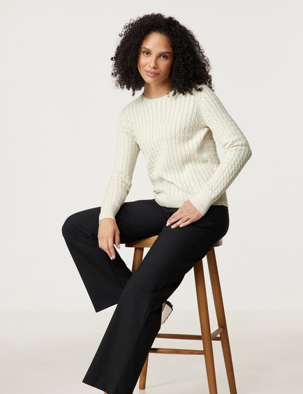 Sustainable knitted jumper with a cable knit pattern