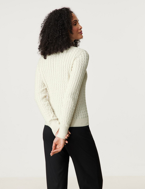 Sustainable knitted jumper with a cable knit pattern