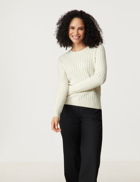 Sustainable knitted jumper with a cable knit pattern