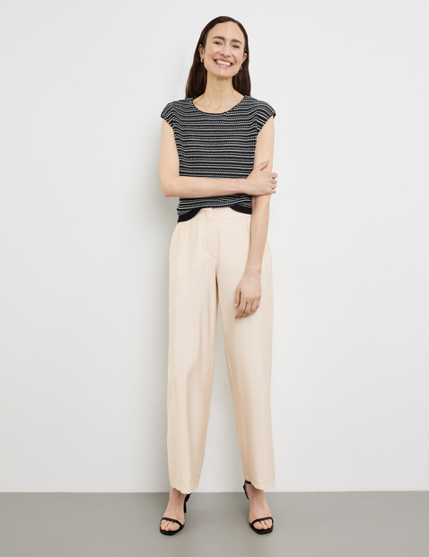 Striped sleeveless jumper in a textured knit