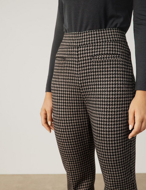 Flared slip-on trousers with a houndstooth pattern