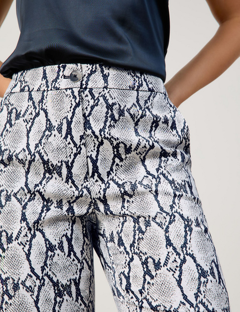 7/8-length trousers with a snakeskin pattern