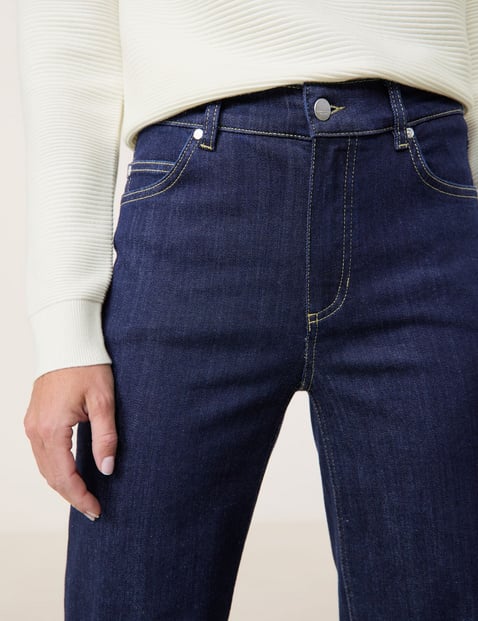 Five-pocket jeans with a wide leg