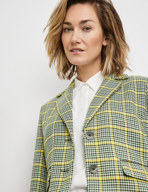 Short blazer with a check pattern