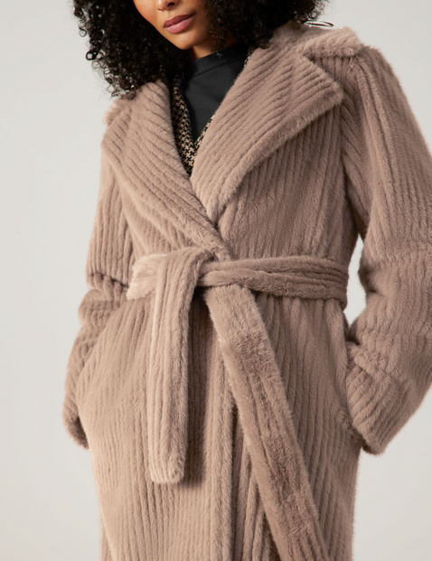 Cosy coat with a waist belt