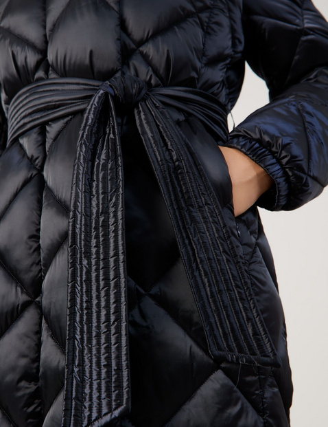 Long quilted coat with a waist belt