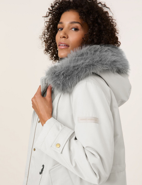 Lined coat with faux fur