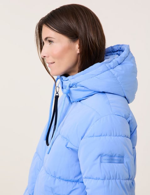 Outdoorjacke mit abnehmbarer Kapuze