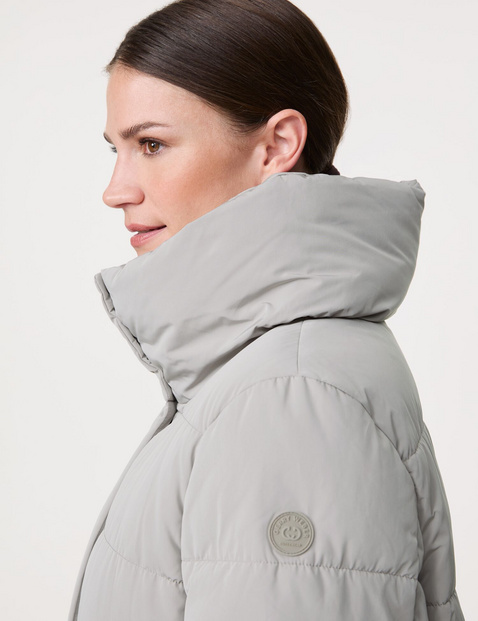 Lined outdoor jacket with side slits