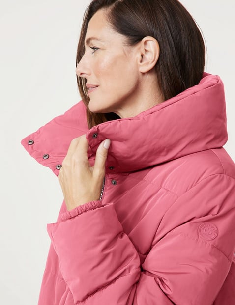 Lined outdoor jacket with side slits