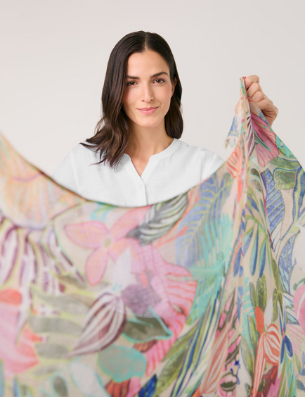 Softer Schal mit floralem Dessin