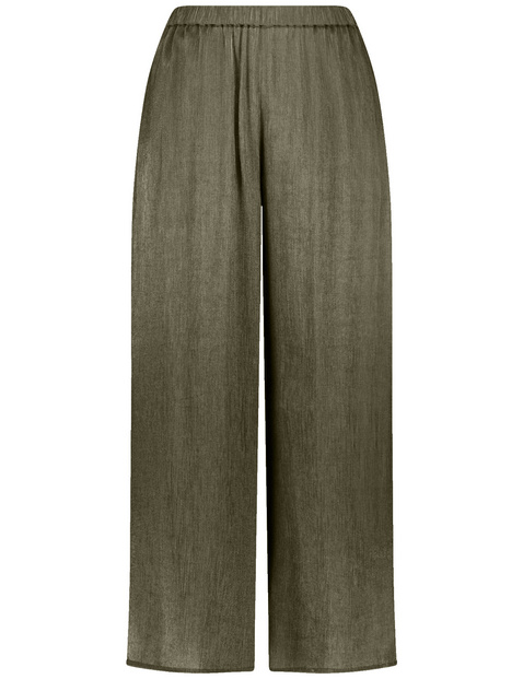 Flowing cloth trousers with a crinkle finish