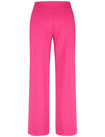 Fashionable pull-on trousers made of light scuba