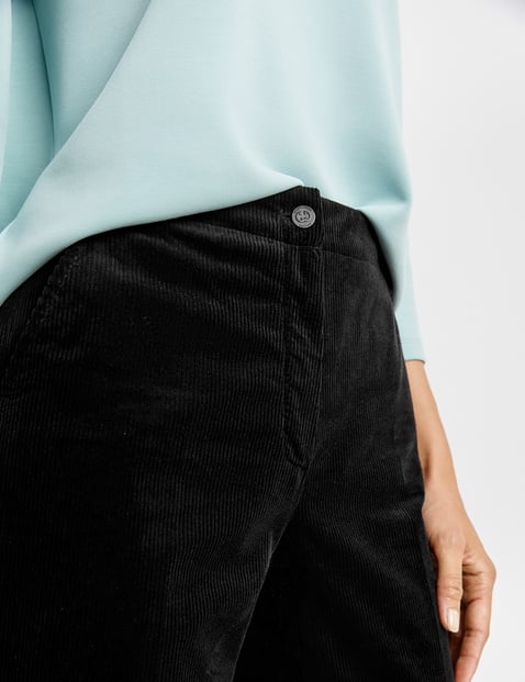 3/4-length corduroy trousers in an Easy Fit