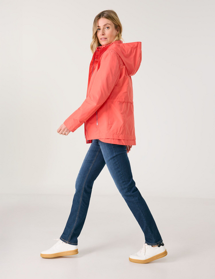Fashionable outdoor jacket with a waistband
